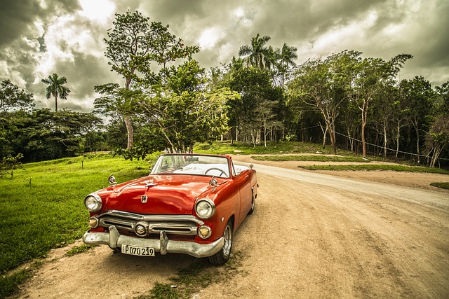 https://pixabay.com/photos/oldtimer-car-old-car-convertible-1197800/